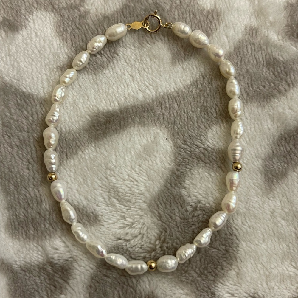Elegant Freshwater Pearl Bracelet with 14K Gold Accents